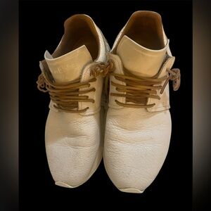 Esseutesse Stylish Cream and Brown sneakers